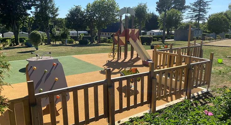 Aire de jeu au camping le Helles dans le Finistère Sud