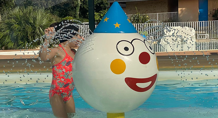 L'espace aquatique et la pataugeoire du camping 4 étoiles Le Helles à Combrit