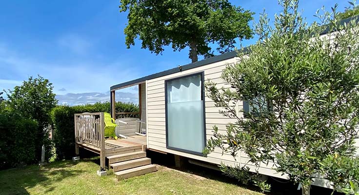 terrasse et vue depuis un mobil-home classic du camping le helles